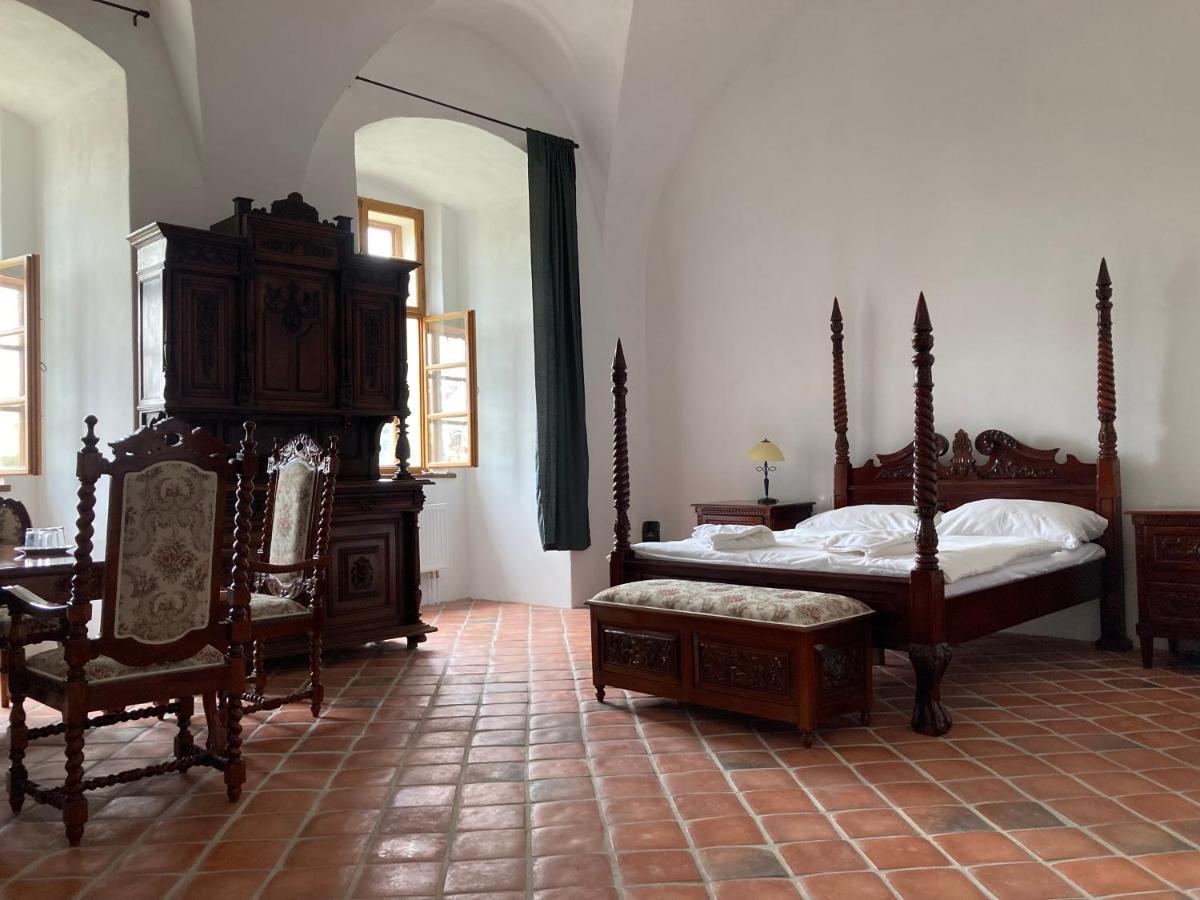 Zamek Kolstejn - Hotel Chateau Goldenstein Branná Eksteriør billede