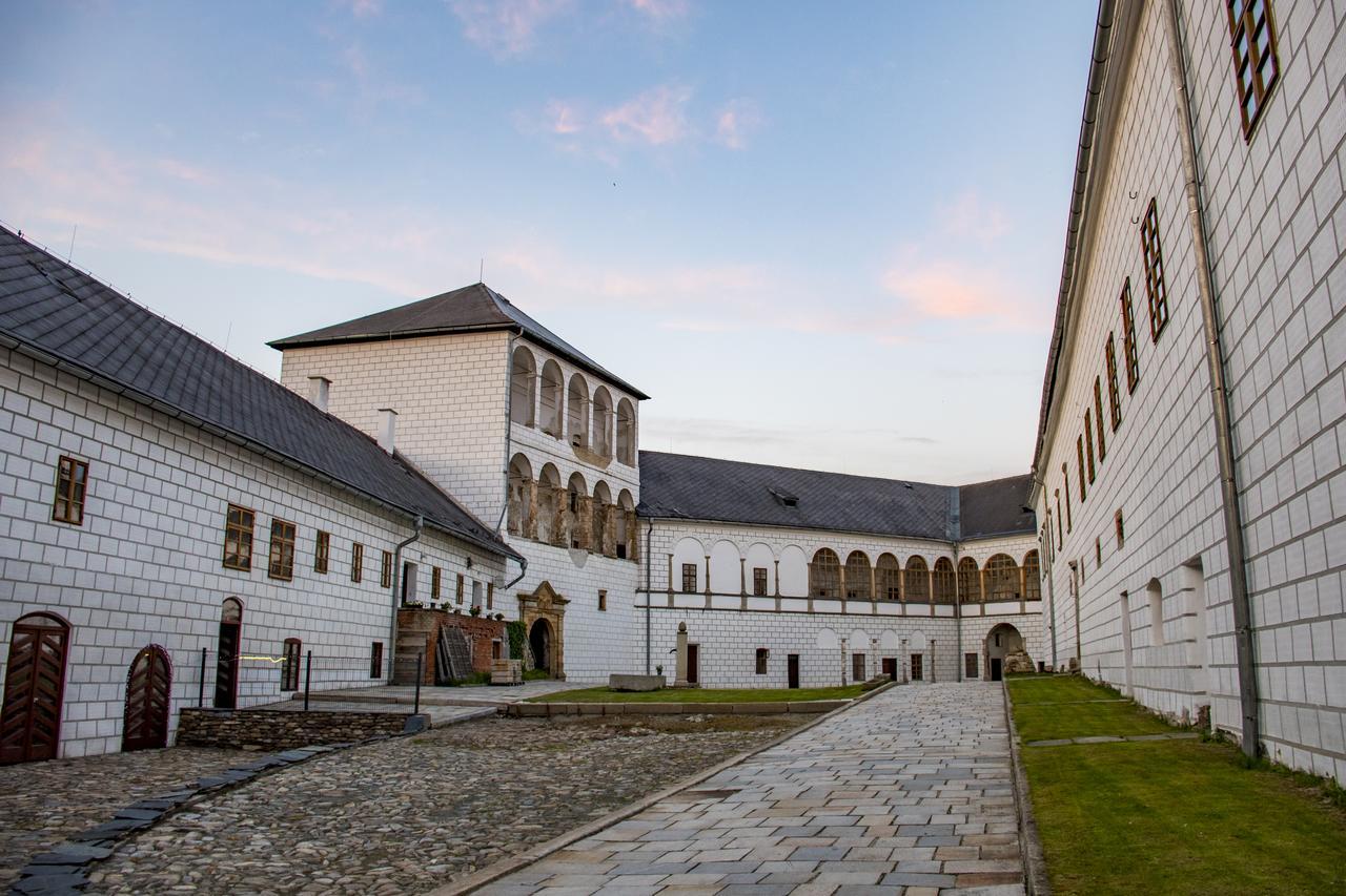 Zamek Kolstejn - Hotel Chateau Goldenstein Branná Eksteriør billede