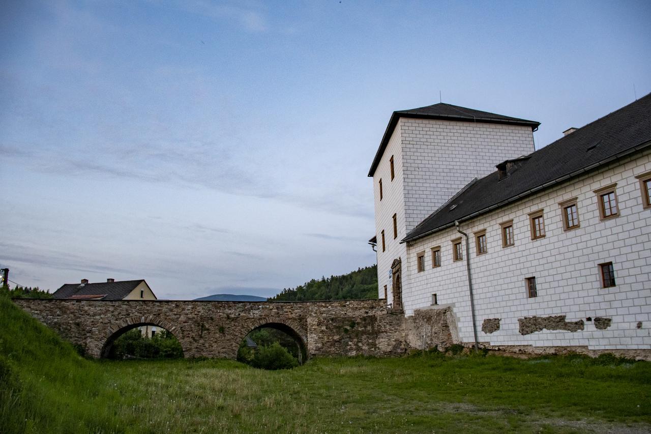Zamek Kolstejn - Hotel Chateau Goldenstein Branná Eksteriør billede