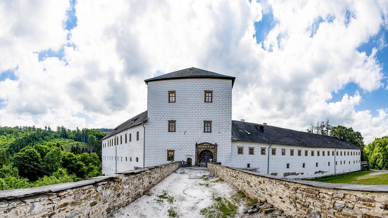 Zamek Kolstejn - Hotel Chateau Goldenstein Branná Eksteriør billede